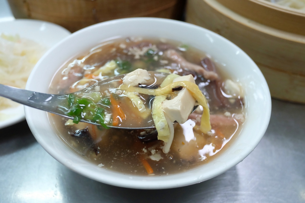 嘉義東區｜豆豆小籠湯包．嘉義版的平價鼎泰豐，還沒開始營業就排隊 @飛天璇的口袋