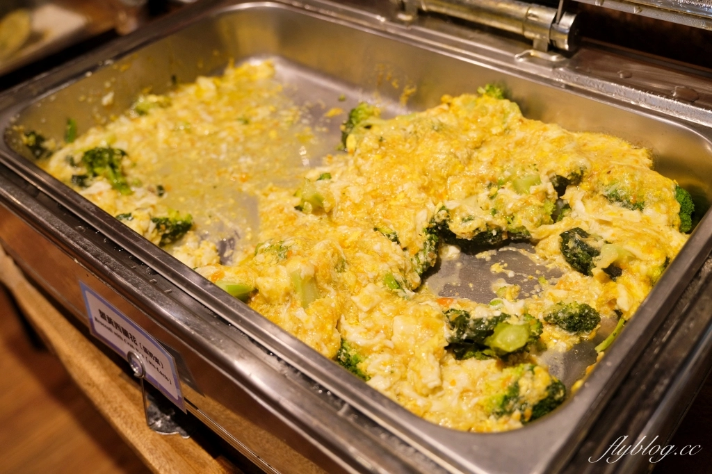 苗栗三義｜卓也小屋渡假園區．鳶尾花季起跑！森林裡的小村落，賞花、美食、藍染 @飛天璇的口袋