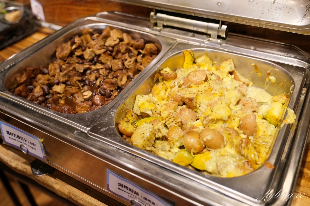 苗栗三義｜卓也小屋渡假園區．鳶尾花季起跑！森林裡的小村落，賞花、美食、藍染 @飛天璇的口袋