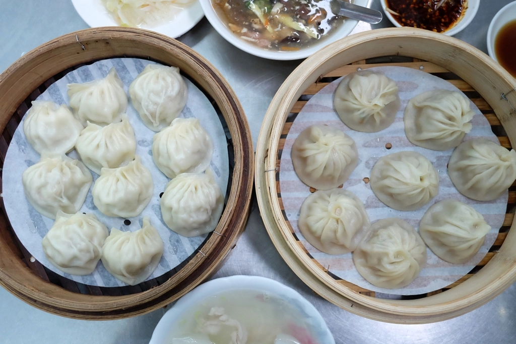嘉義東區｜豆豆小籠湯包．嘉義版的平價鼎泰豐，還沒開始營業就排隊 @飛天璇的口袋