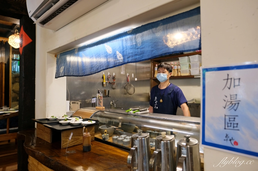 苗栗三義｜卓也小屋渡假園區．鳶尾花季起跑！森林裡的小村落，賞花、美食、藍染 @飛天璇的口袋