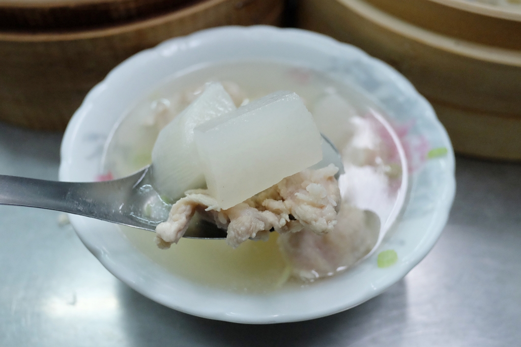 嘉義東區｜豆豆小籠湯包．嘉義版的平價鼎泰豐，還沒開始營業就排隊 @飛天璇的口袋