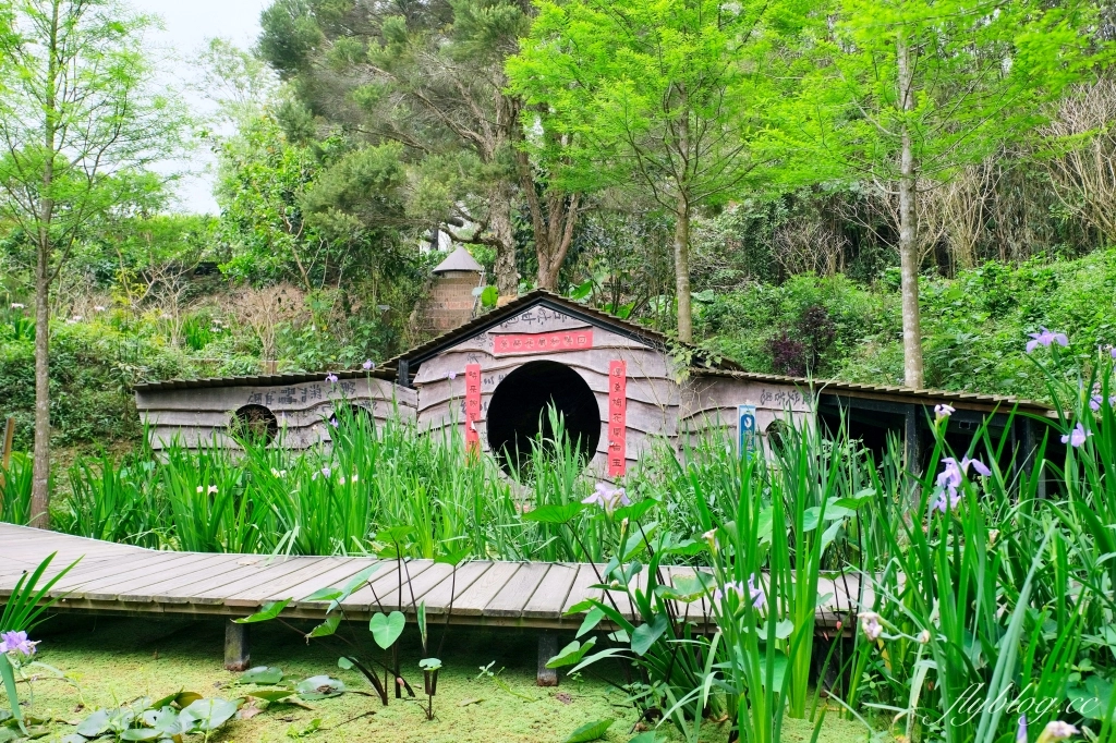 苗栗三義｜卓也小屋渡假園區．鳶尾花季起跑！森林裡的小村落，賞花、美食、藍染 @飛天璇的口袋