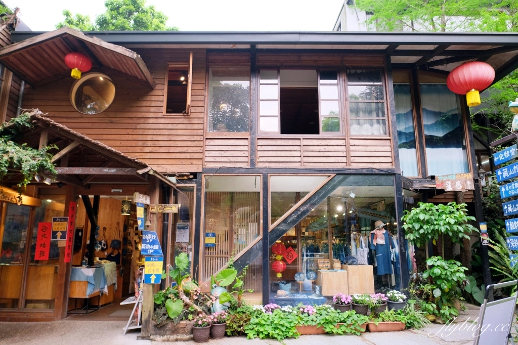 苗栗三義｜卓也小屋渡假園區．鳶尾花季起跑！森林裡的小村落，賞花、美食、藍染 @飛天璇的口袋