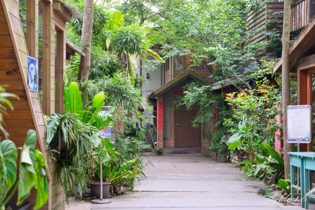 苗栗三義｜卓也小屋渡假園區．鳶尾花季起跑！森林裡的小村落，賞花、美食、藍染 @飛天璇的口袋