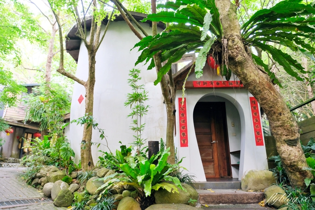 苗栗三義｜卓也小屋渡假園區．鳶尾花季起跑！森林裡的小村落，賞花、美食、藍染 @飛天璇的口袋