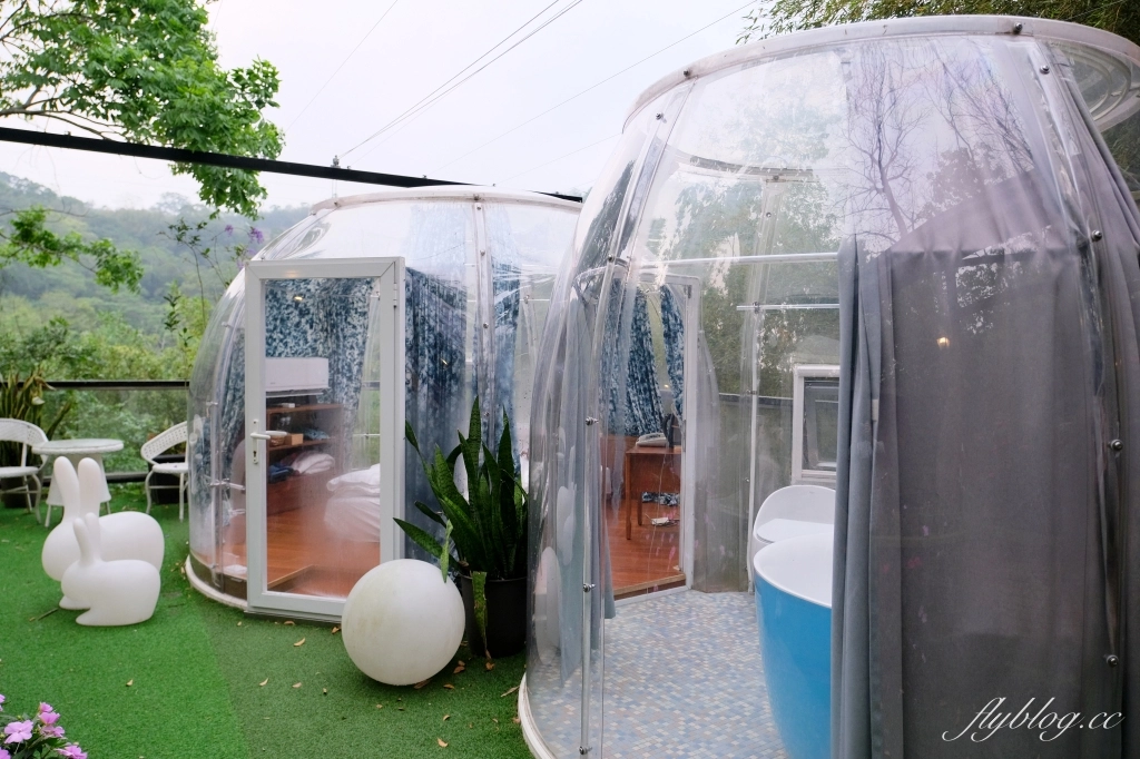 苗栗三義｜卓也小屋渡假園區．鳶尾花季起跑！森林裡的小村落，賞花、美食、藍染 @飛天璇的口袋