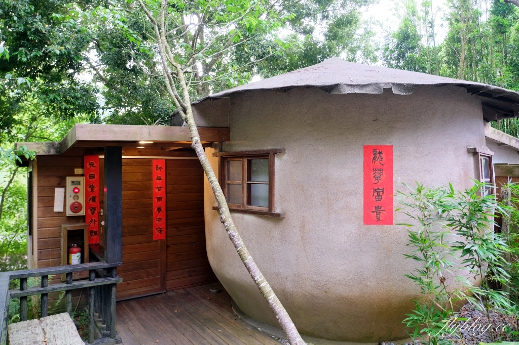 苗栗三義｜卓也小屋渡假園區．鳶尾花季起跑！森林裡的小村落，賞花、美食、藍染 @飛天璇的口袋