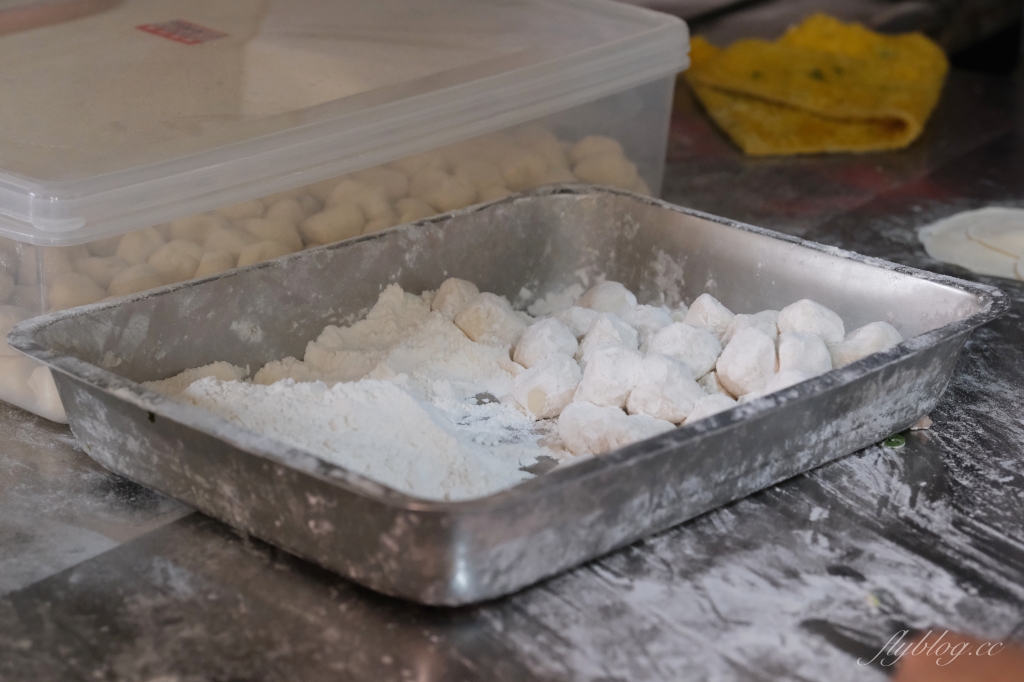 新竹東區｜皇膳湯包，一天只賣4.5小時的人氣湯包，新竹現點現做的發財車小籠包 @飛天璇的口袋