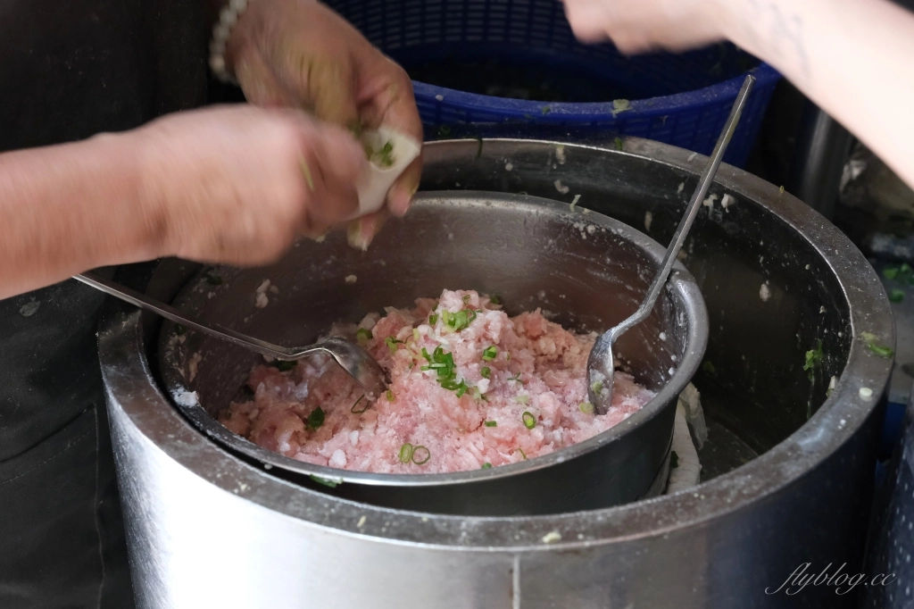 新竹東區｜皇膳湯包，一天只賣4.5小時的人氣湯包，新竹現點現做的發財車小籠包 @飛天璇的口袋