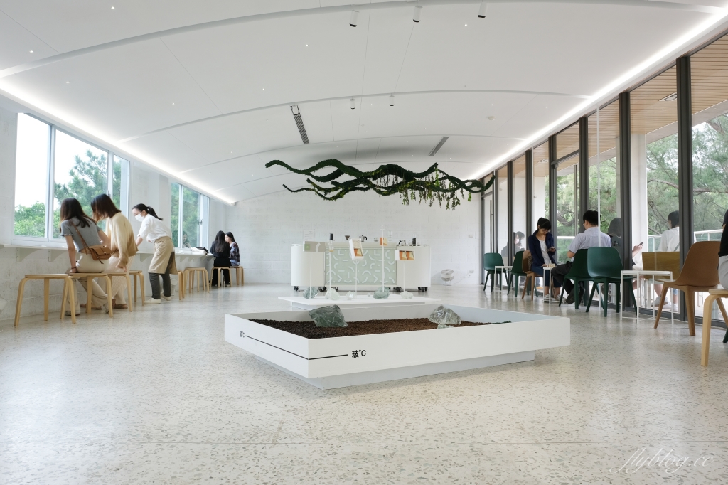 新竹東區｜春室 The POOL｜新竹公園裡的玻璃屋咖啡館，與蜷尾家、木更咖啡、興波咖啡等人氣美食跨界合作 @飛天璇的口袋