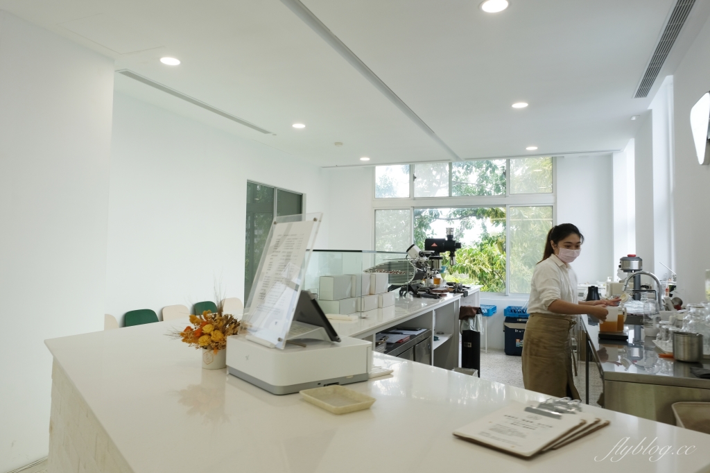 新竹東區｜春室 The POOL｜新竹公園裡的玻璃屋咖啡館，與蜷尾家、木更咖啡、興波咖啡等人氣美食跨界合作 @飛天璇的口袋