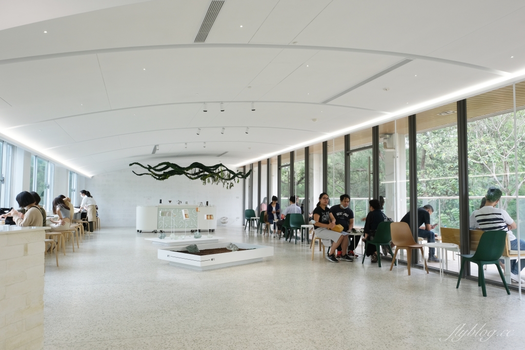 新竹東區｜春室 The POOL｜新竹公園裡的玻璃屋咖啡館，與蜷尾家、木更咖啡、興波咖啡等人氣美食跨界合作 @飛天璇的口袋