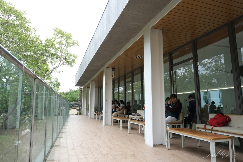 新竹東區｜春室 The POOL｜新竹公園裡的玻璃屋咖啡館，與蜷尾家、木更咖啡、興波咖啡等人氣美食跨界合作 @飛天璇的口袋