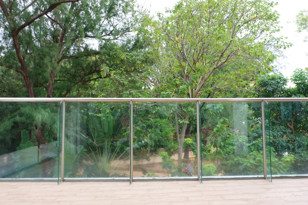 新竹東區｜春室 The POOL｜新竹公園裡的玻璃屋咖啡館，與蜷尾家、木更咖啡、興波咖啡等人氣美食跨界合作 @飛天璇的口袋