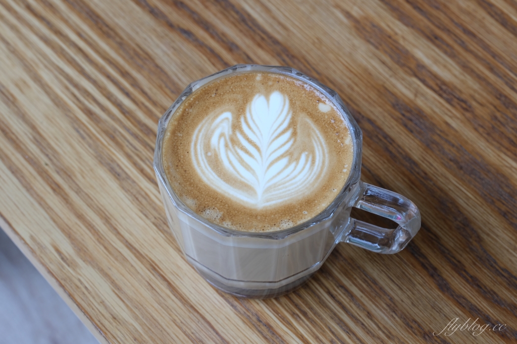 新竹東區｜春室 The POOL｜新竹公園裡的玻璃屋咖啡館，與蜷尾家、木更咖啡、興波咖啡等人氣美食跨界合作 @飛天璇的口袋