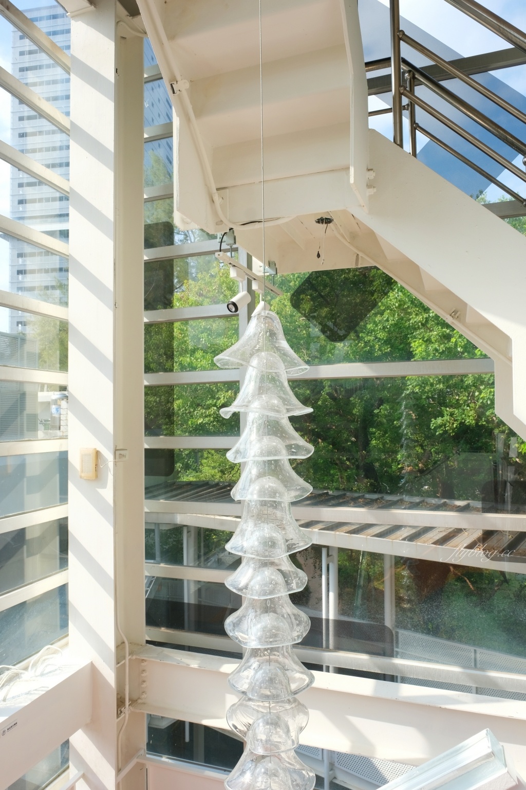 新竹東區｜春室 The POOL｜新竹公園裡的玻璃屋咖啡館，與蜷尾家、木更咖啡、興波咖啡等人氣美食跨界合作 @飛天璇的口袋