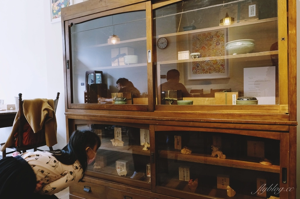 新竹北區｜無恙｜充滿美術館氛圍的老宅咖啡館，喝咖啡還可以欣賞奈良美智等藝術作品 @飛天璇的口袋