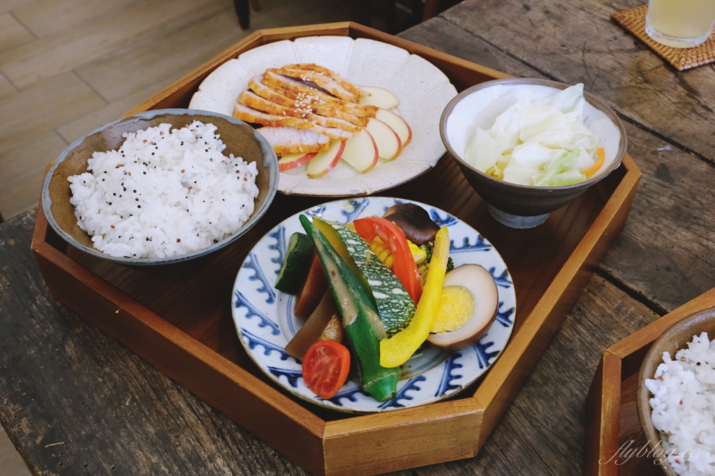 新竹北區｜無恙｜充滿美術館氛圍的老宅咖啡館，喝咖啡還可以欣賞奈良美智等藝術作品 @飛天璇的口袋