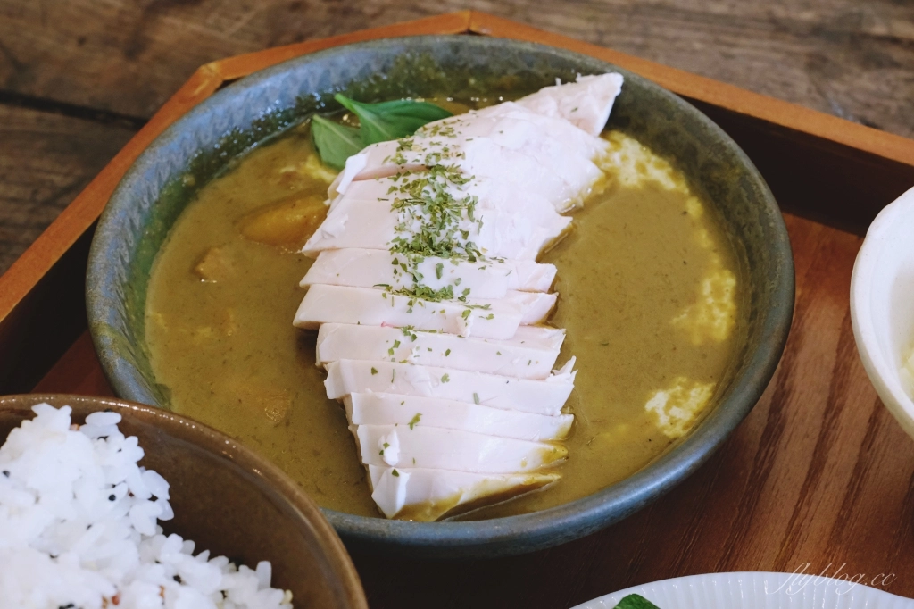 新竹北區｜無恙｜充滿美術館氛圍的老宅咖啡館，喝咖啡還可以欣賞奈良美智等藝術作品 @飛天璇的口袋