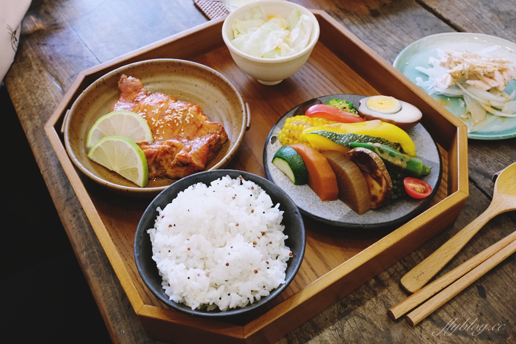 新竹北區｜無恙｜充滿美術館氛圍的老宅咖啡館，喝咖啡還可以欣賞奈良美智等藝術作品 @飛天璇的口袋