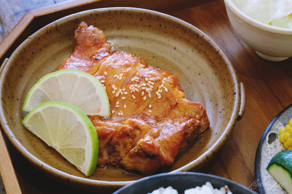 新竹北區｜無恙｜充滿美術館氛圍的老宅咖啡館，喝咖啡還可以欣賞奈良美智等藝術作品 @飛天璇的口袋