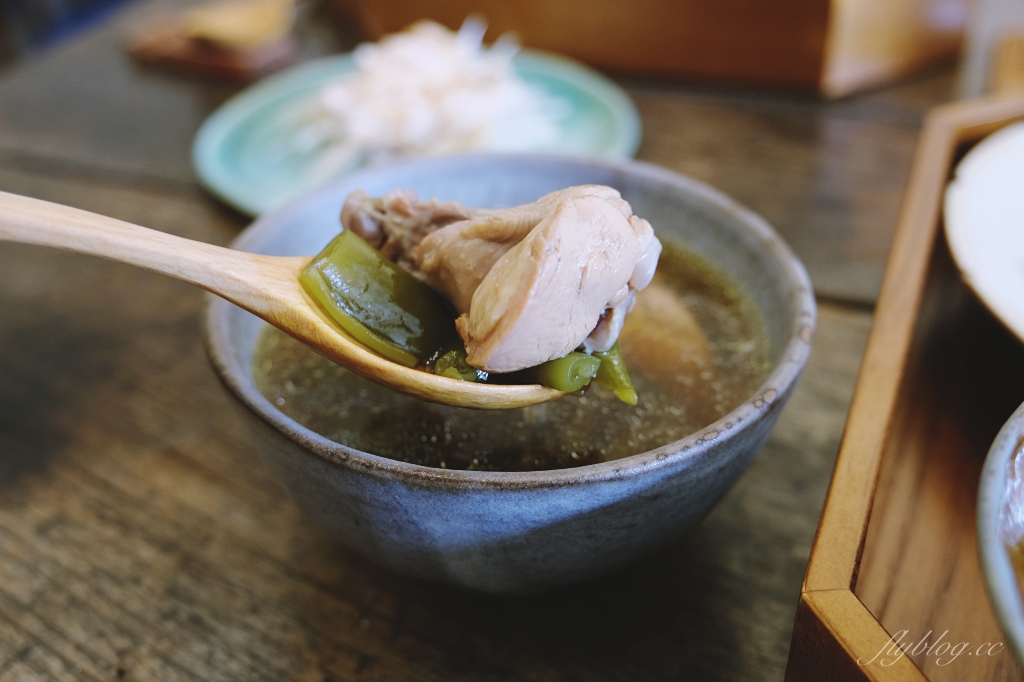 新竹北區｜無恙｜充滿美術館氛圍的老宅咖啡館，喝咖啡還可以欣賞奈良美智等藝術作品 @飛天璇的口袋