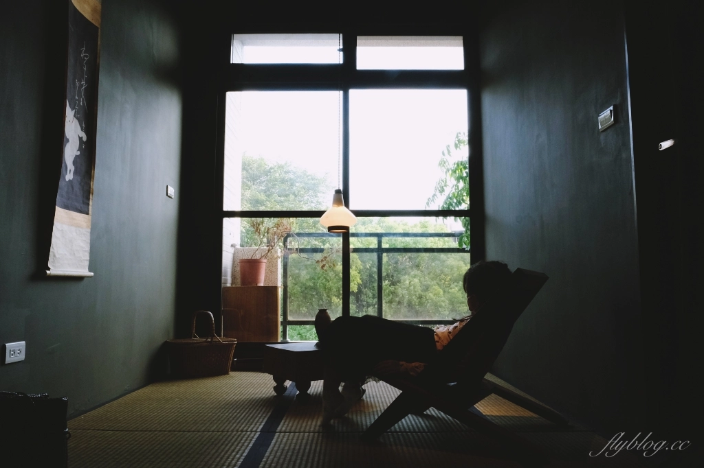 新竹北區｜無恙｜充滿美術館氛圍的老宅咖啡館，喝咖啡還可以欣賞奈良美智等藝術作品 @飛天璇的口袋