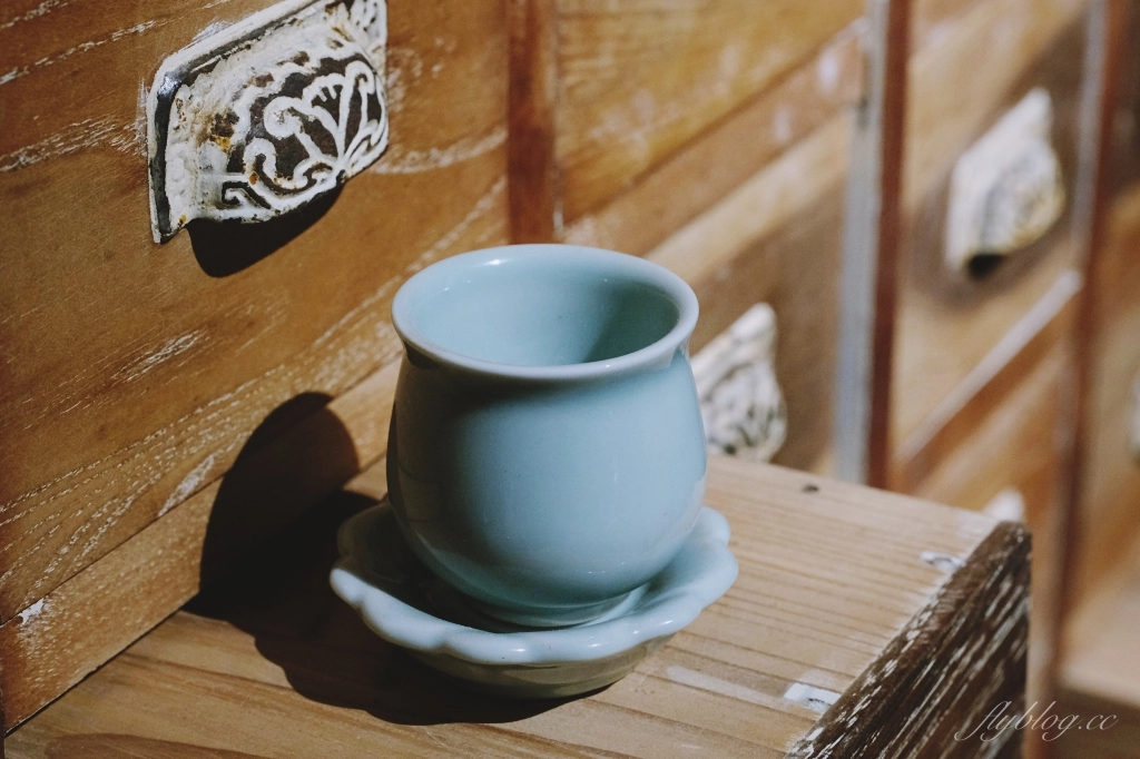 新竹北區｜無恙｜充滿美術館氛圍的老宅咖啡館，喝咖啡還可以欣賞奈良美智等藝術作品 @飛天璇的口袋