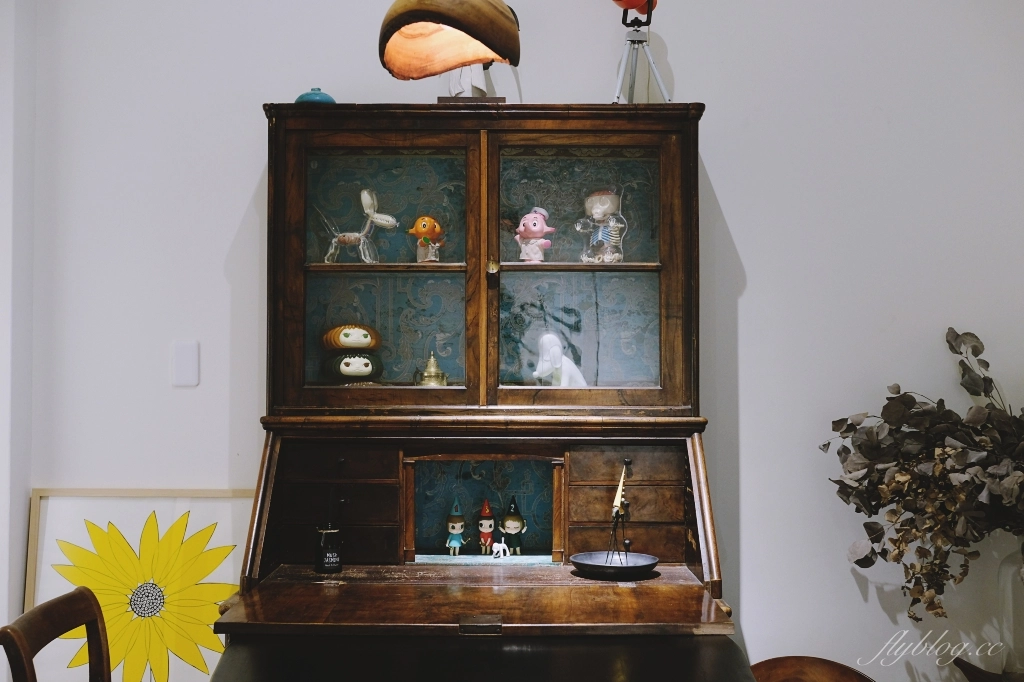 新竹北區｜無恙｜充滿美術館氛圍的老宅咖啡館，喝咖啡還可以欣賞奈良美智等藝術作品 @飛天璇的口袋