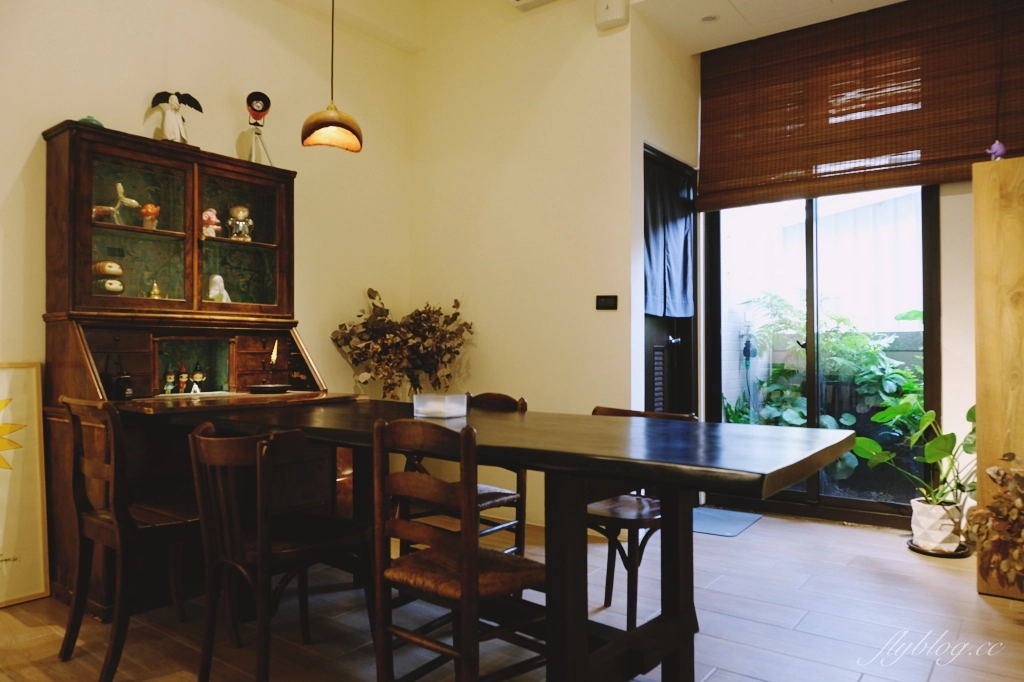 新竹北區｜無恙｜充滿美術館氛圍的老宅咖啡館，喝咖啡還可以欣賞奈良美智等藝術作品 @飛天璇的口袋