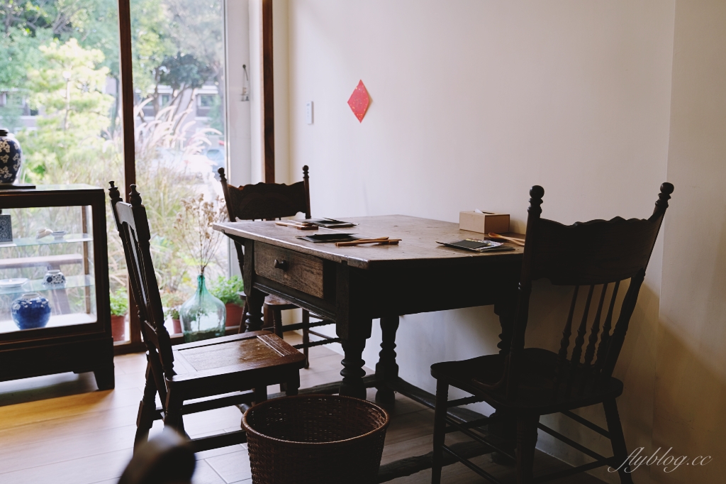 新竹北區｜無恙｜充滿美術館氛圍的老宅咖啡館，喝咖啡還可以欣賞奈良美智等藝術作品 @飛天璇的口袋