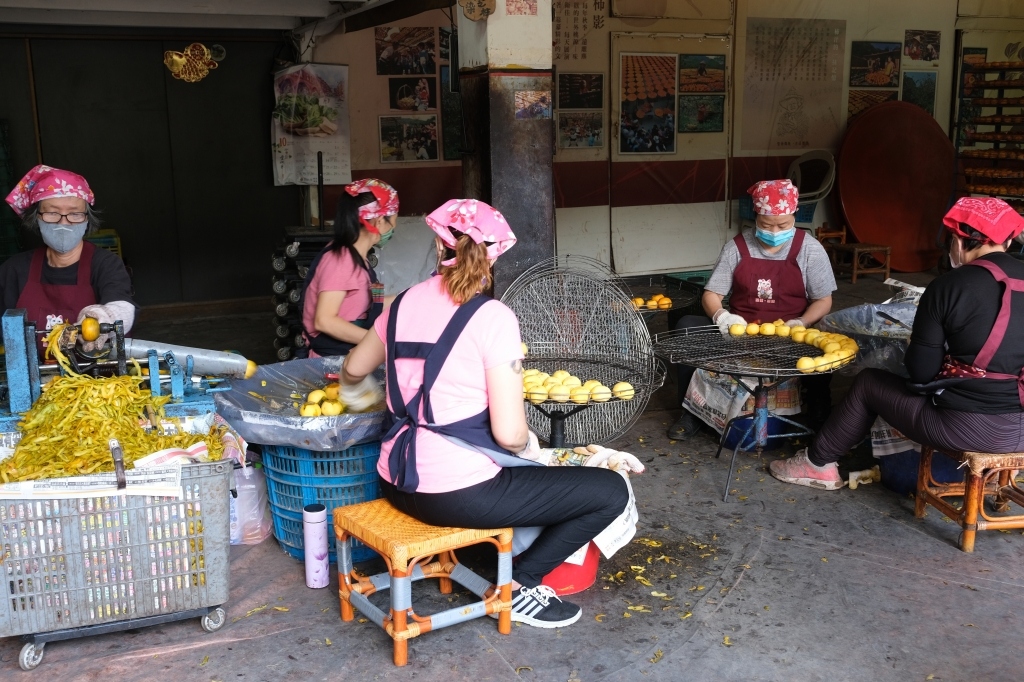 新竹新埔|味衛佳柿餅教育農園.秋天限定的三合院曬柿子,療癒又好拍的金色浪漫 @飛天璇的口袋 新竹新埔|味衛佳柿餅教育農園.秋天限定的三合院曬柿子,療癒又好拍的金色浪漫 @飛天璇的口袋