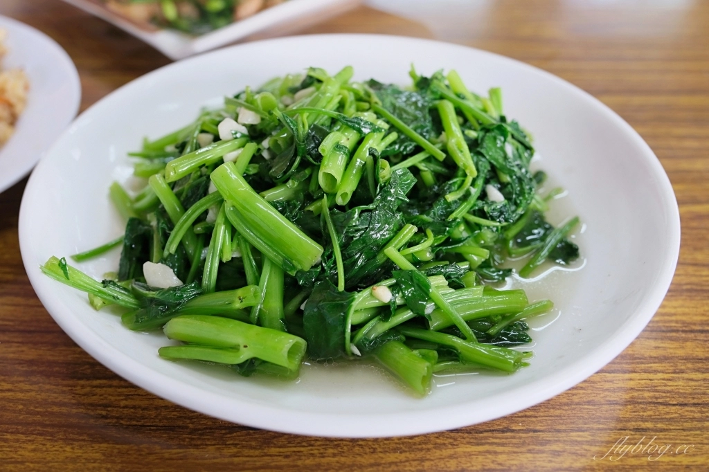 台中石岡｜土牛客家小吃．在地20年風味的客家料理，電視台也來採訪報導 @飛天璇的口袋