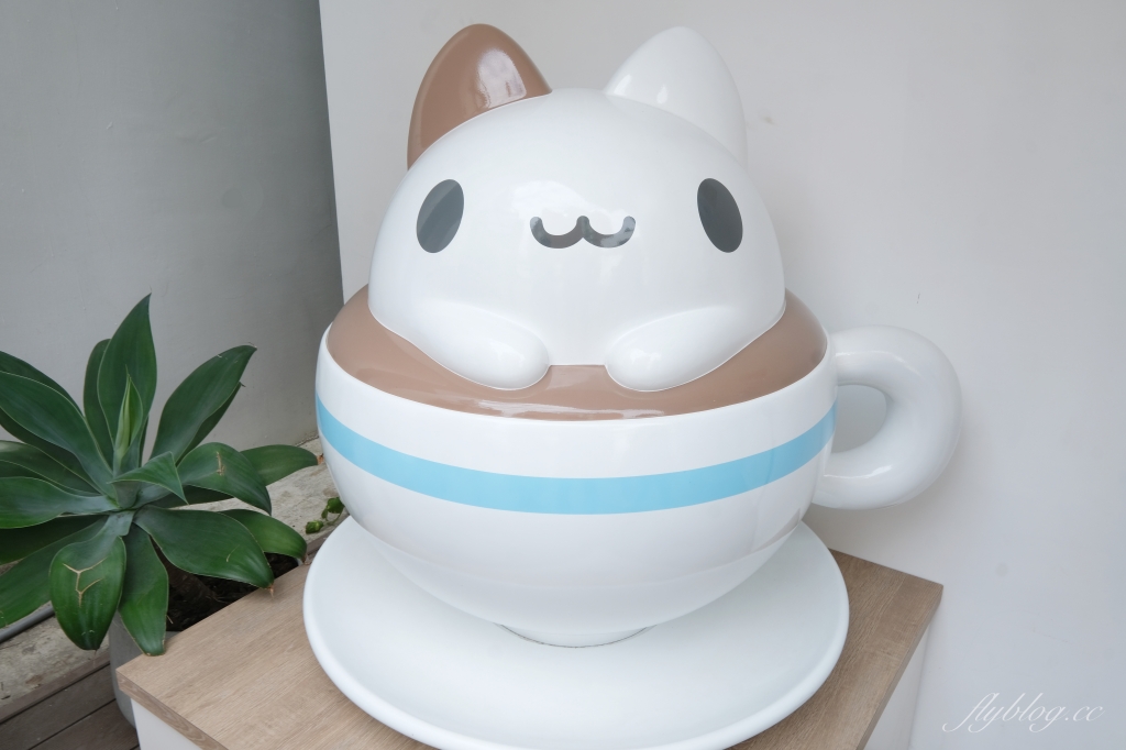 奶泡貓咖啡｜可愛的貓貓蟲咖波主題咖啡館，勤美誠品商圈透明玻璃屋 @飛天璇的口袋