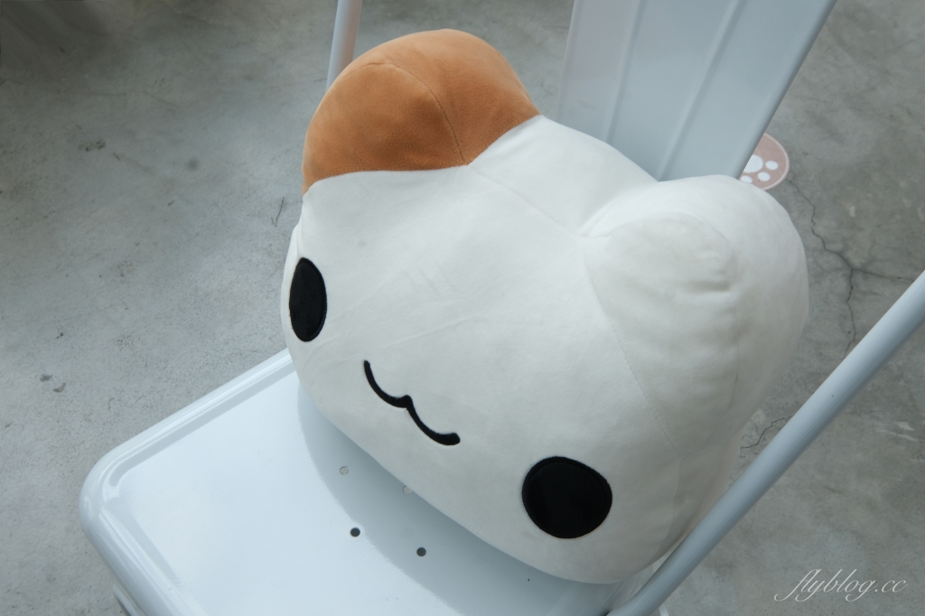 奶泡貓咖啡｜可愛的貓貓蟲咖波主題咖啡館，勤美誠品商圈透明玻璃屋 @飛天璇的口袋