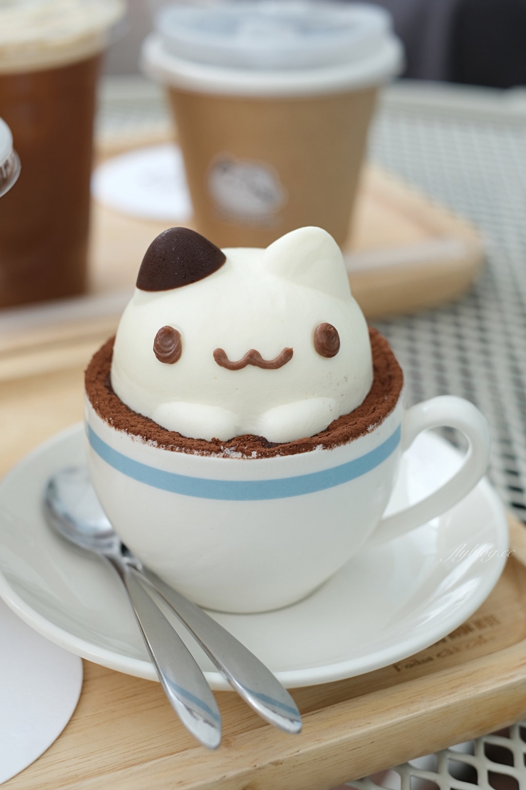 奶泡貓咖啡｜可愛的貓貓蟲咖波主題咖啡館，勤美誠品商圈透明玻璃屋 @飛天璇的口袋