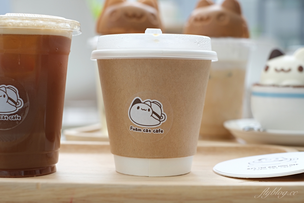 奶泡貓咖啡｜可愛的貓貓蟲咖波主題咖啡館，勤美誠品商圈透明玻璃屋 @飛天璇的口袋