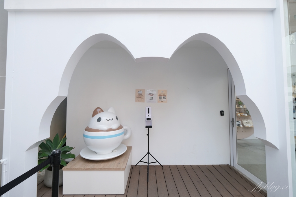 奶泡貓咖啡｜可愛的貓貓蟲咖波主題咖啡館，勤美誠品商圈透明玻璃屋 @飛天璇的口袋
