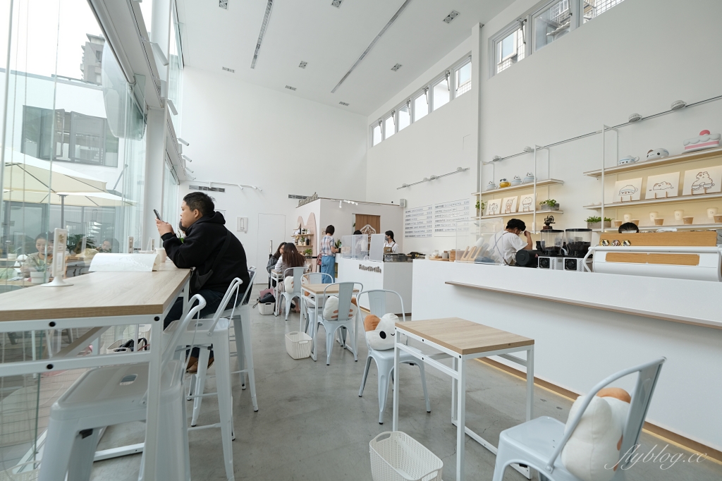 奶泡貓咖啡｜可愛的貓貓蟲咖波主題咖啡館，勤美誠品商圈透明玻璃屋 @飛天璇的口袋