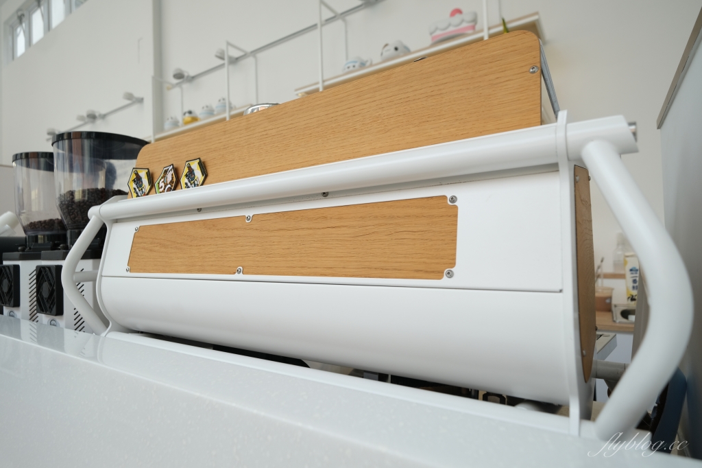 奶泡貓咖啡｜可愛的貓貓蟲咖波主題咖啡館，勤美誠品商圈透明玻璃屋 @飛天璇的口袋