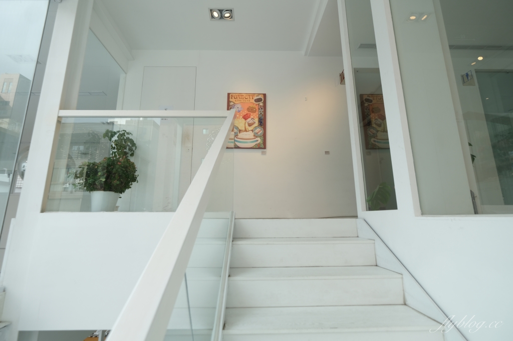 奶泡貓咖啡｜可愛的貓貓蟲咖波主題咖啡館，勤美誠品商圈透明玻璃屋 @飛天璇的口袋