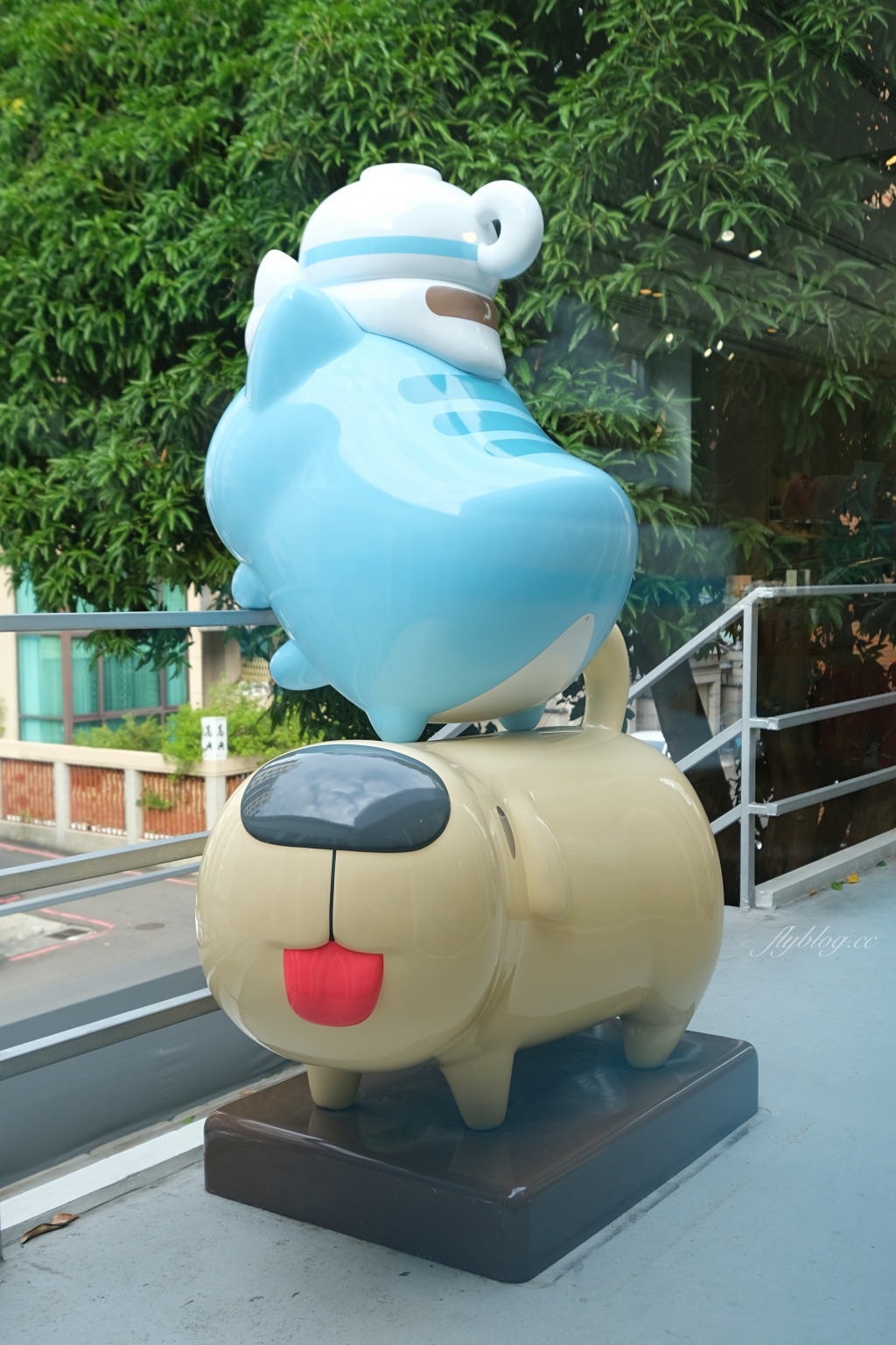 奶泡貓咖啡｜可愛的貓貓蟲咖波主題咖啡館，勤美誠品商圈透明玻璃屋 @飛天璇的口袋