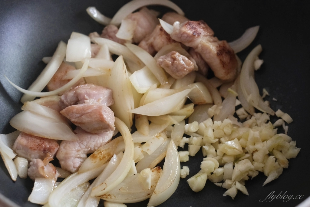 食譜分享｜韓式泡菜豆腐鍋做法，簡單又方便的韓式泡菜豆腐鍋食譜，冬天吃一鍋馬上暖呼呼 @飛天璇的口袋