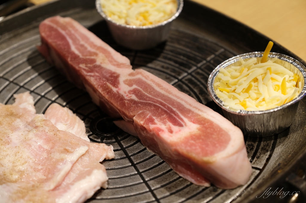 蔡家韓國烤肉專門店｜正宗極厚三層五花肉台中韓式烤肉，還有專人全程代烤桌邊服務 @飛天璇的口袋