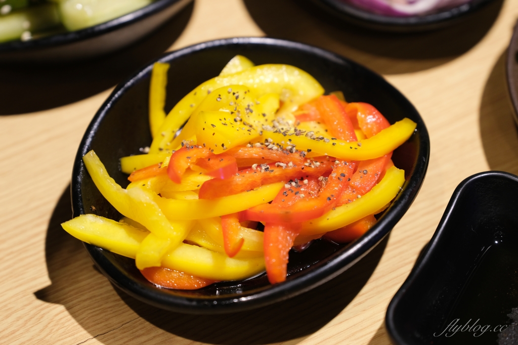 蔡家韓國烤肉專門店｜正宗極厚三層五花肉台中韓式烤肉，還有專人全程代烤桌邊服務 @飛天璇的口袋