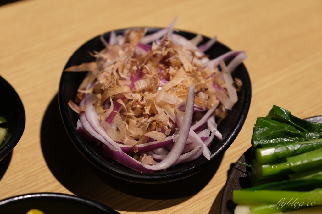 蔡家韓國烤肉專門店｜正宗極厚三層五花肉台中韓式烤肉，還有專人全程代烤桌邊服務 @飛天璇的口袋