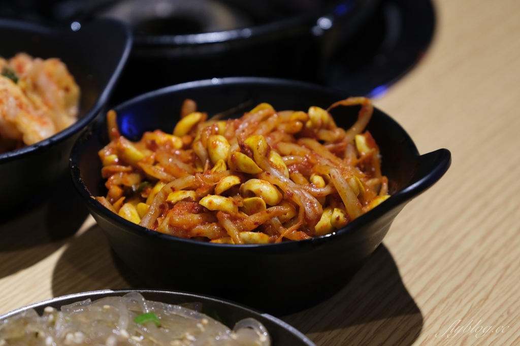 蔡家韓國烤肉專門店｜正宗極厚三層五花肉台中韓式烤肉，還有專人全程代烤桌邊服務 @飛天璇的口袋