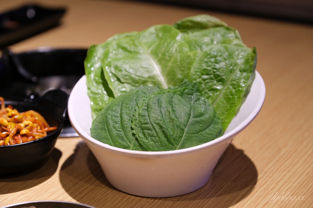 蔡家韓國烤肉專門店｜正宗極厚三層五花肉台中韓式烤肉，還有專人全程代烤桌邊服務 @飛天璇的口袋