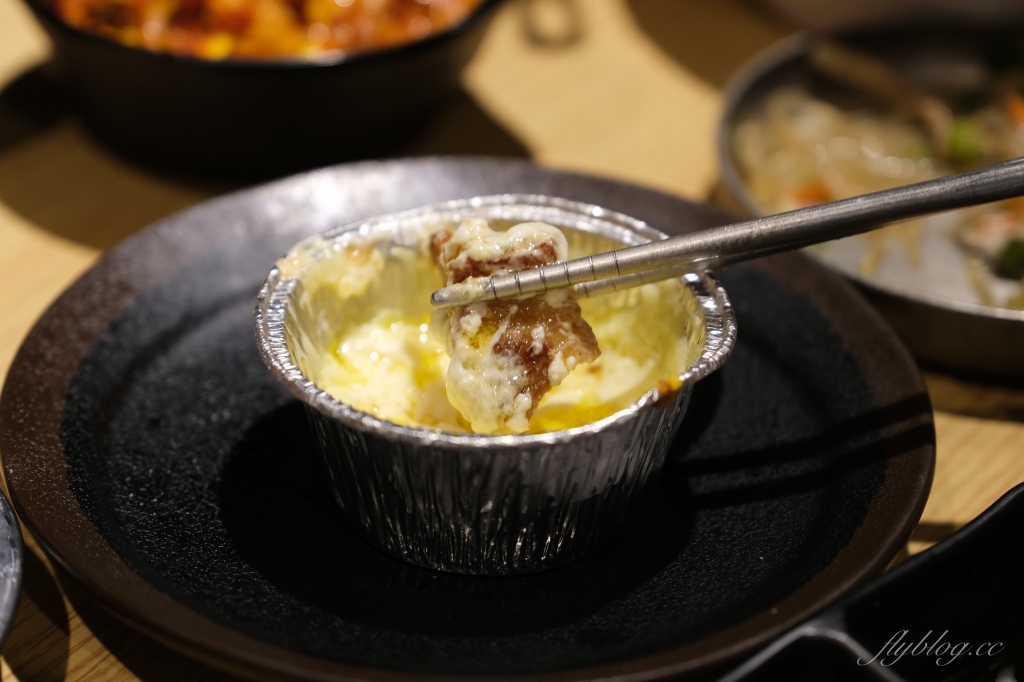 蔡家韓國烤肉專門店｜正宗極厚三層五花肉台中韓式烤肉，還有專人全程代烤桌邊服務 @飛天璇的口袋